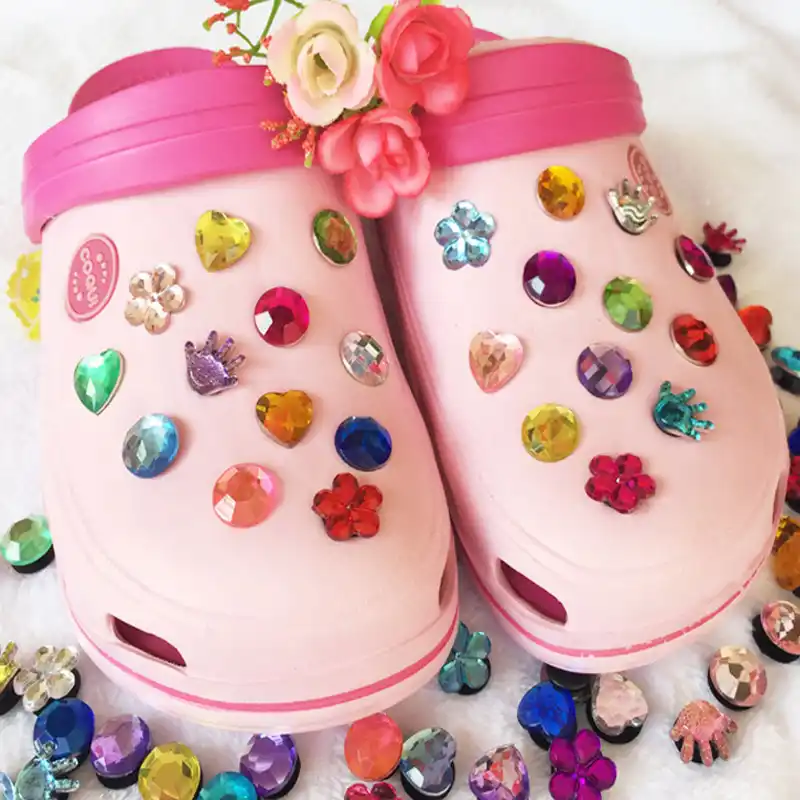 Child Gifts 50pcs Mixed Glowing Shoe Charms Shining Decoration fit Garden Shoes