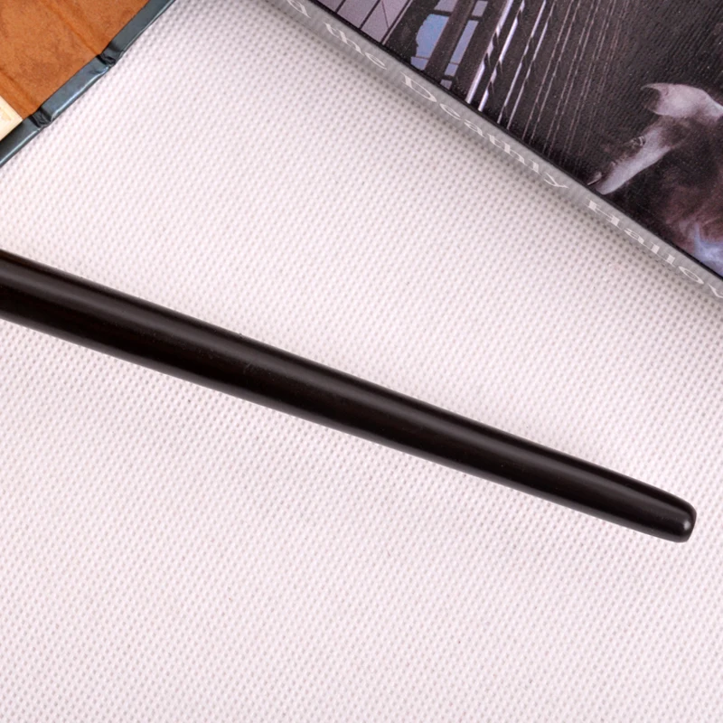 ZXZ-2017-New-Wizarding-World-of-Draco-Malfoy-Magic-wand-with-box-s-dm115 (1)