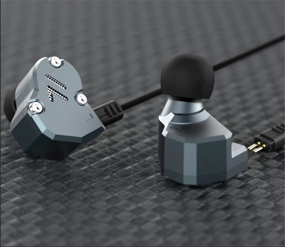 Revonext_QT2_2DD+1BA_Hybrid_Sport_Earphone_Metal_Stereo_Music_Earbuds_Noise_Isolating_2_Pin_Fever_Heavy_Bass_Detachable_Cable_Headphones (8)