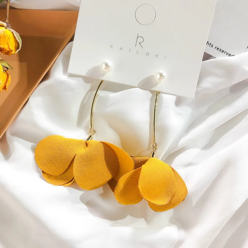 

Korean Yellow Pearl Petal Earrings Princess Windy Sweet Cloth Art Snow Flower Curve Back-hanging Ear Nails For Women Stud