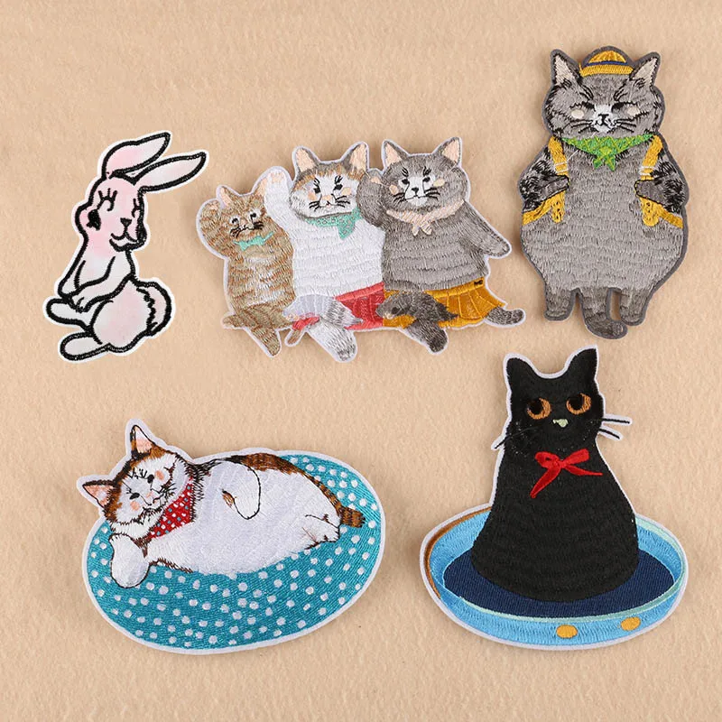 1PC~KITTY CAT CUT OUT~IRON ON EMBROIDERED PATCH