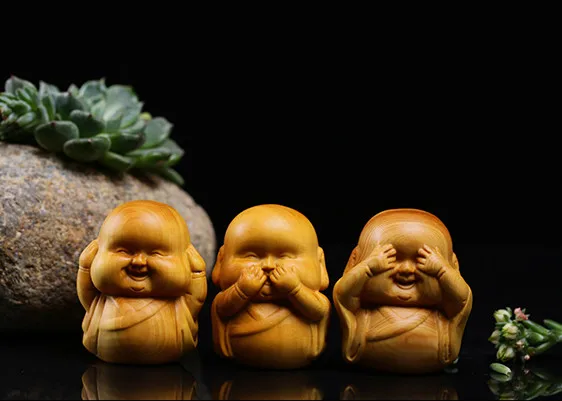 

Yueqing boxwood carved car small ornaments home jewelry hand pieces three