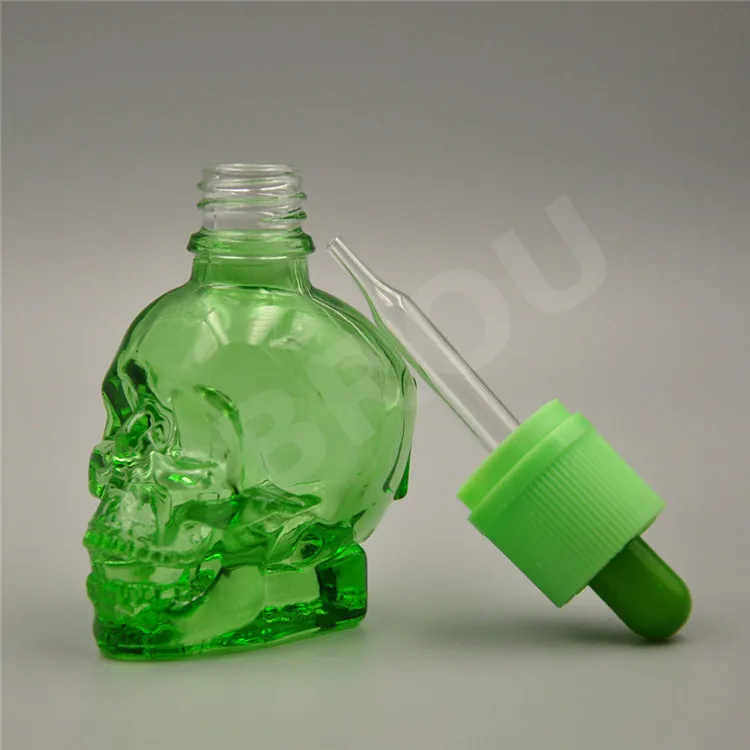 Зеленый череп неоновый зеленый. Зеленый череп с красными глазами. Череп с зеленой жидкостью. Зеленая черепушка. Череп на зеленом фоне.