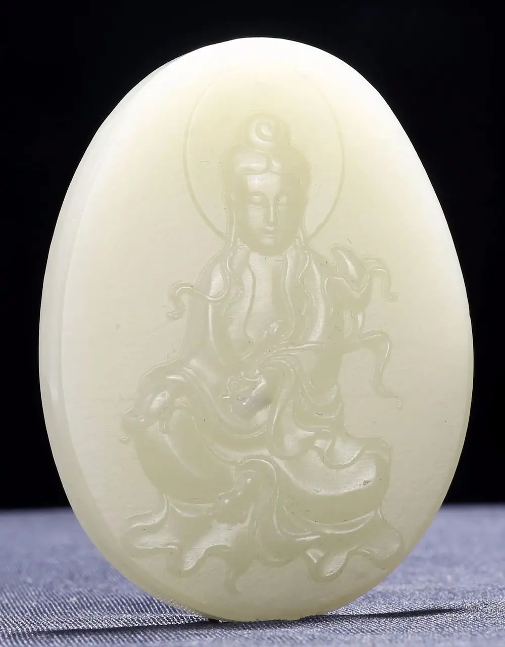 

Nice Rare China SuZhou Craft Handwork GuanYin Natural HeTian Jade Pendant