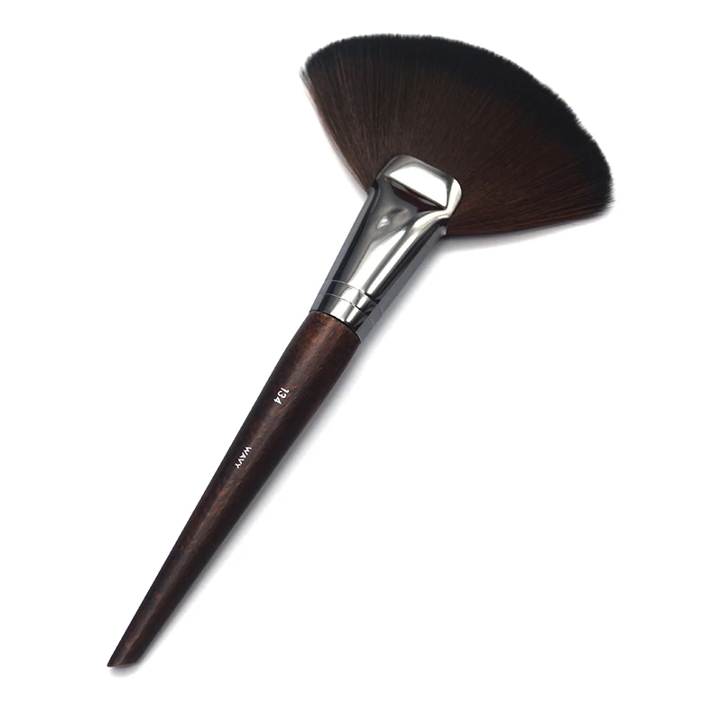 New Arrival Wood Handle large fan shaped brush for highlighting and