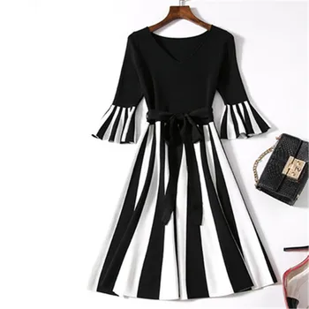 

Fashion knitted dress European and American style 2018 Autumn and Winter A word European and American waist collection shows thi