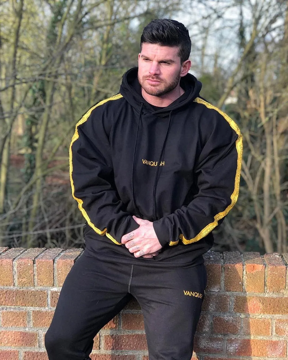 

2019 New Fitness Sets Men Hoodies Sportswear Sweatpants Trousers Vanquish Gyms Bodybuilding Jogger Casual Sweatshirts+Pants