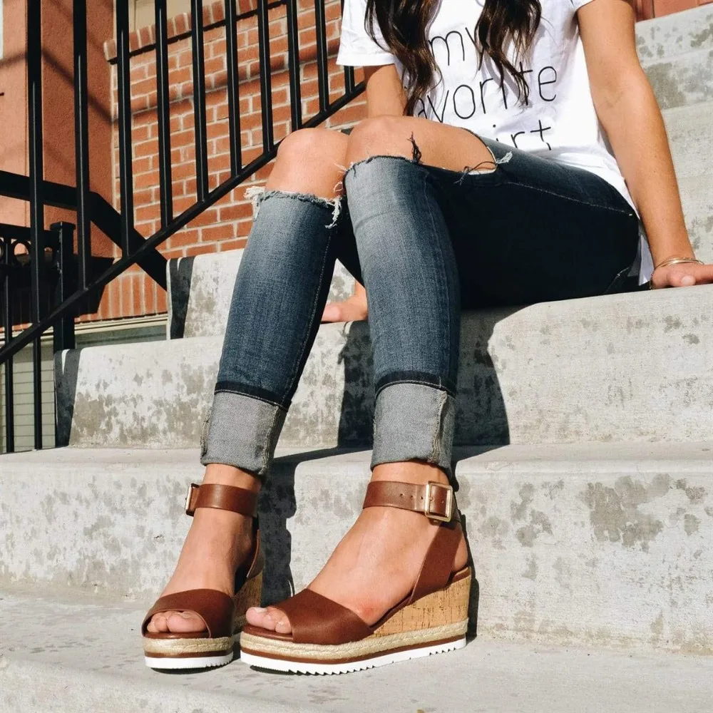 جديد المرأة صنادل مماشي للموضة الصيف جديد حار الإناث الأسماك الفم يتعرض اصبع القدم أسافين الصنادل PU السيدات أحذية جديد المرأة صنادل مماشي للموضة الصيف جديد حار الإناث الأسماك الفم يتعرض اصبع القدم أسافين الصنادل PU السيدات أحذية