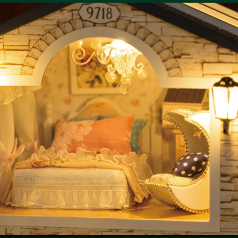 Hoomeda 1/24 DIY Miniatura Wooden Handmade Irish Country House With LED+Furniture Dollhouse Kits BesT Gift For Children Girls Hoomeda 1/24 DIY Miniatura Wooden Handmade Irish Country House With LED+Furniture Dollhouse Kits BesT Gift For Children Girls