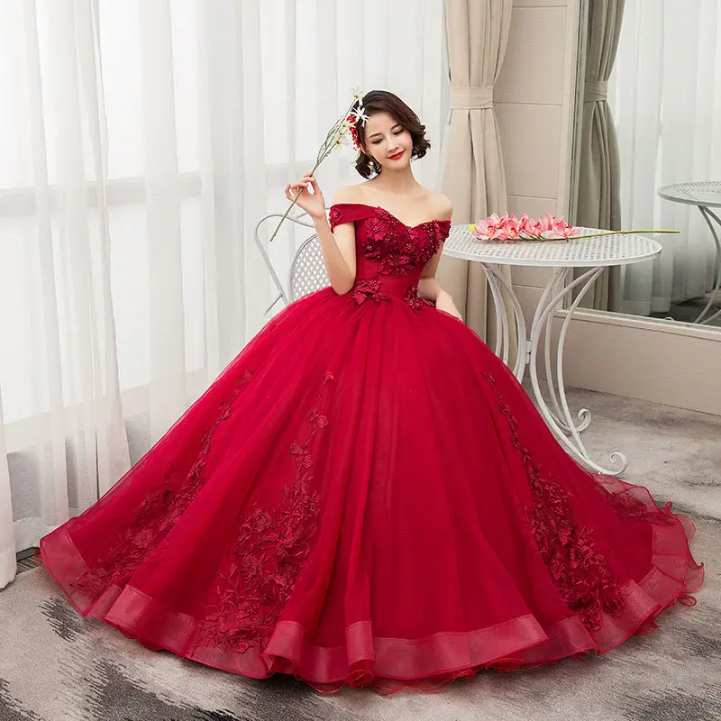 2023 Új Elállás Lá Mellöv Fényűzés csipkével Félfogadás vestidos 15 anos évjárat Quinceañera dresses 4 színek Quinceañera Bor színe