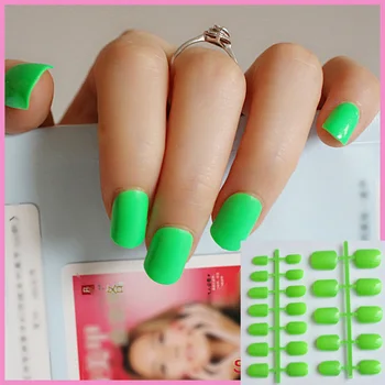 

24 Pieces of Candy Manicure Finished Lovely Color False Nails Middle Paragraph Glitter Spring Green 077