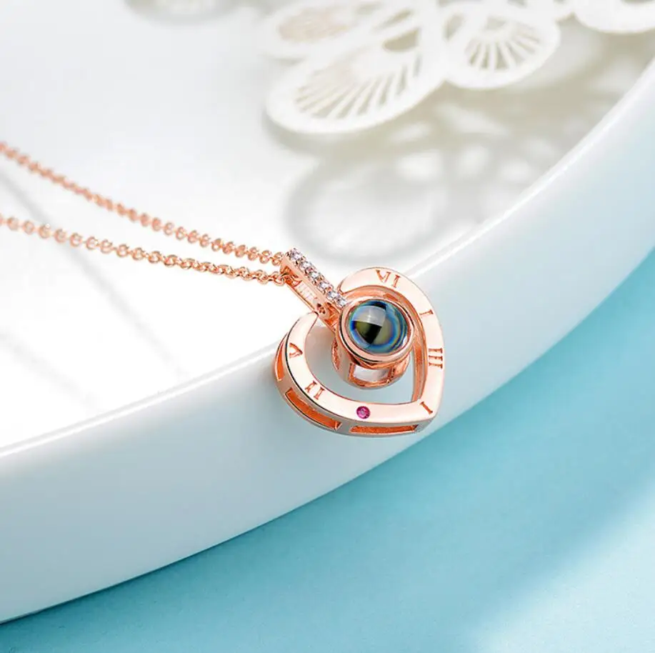 Подарок на день Святого Валентина 100 языков говорит что я люблю тебя проекция