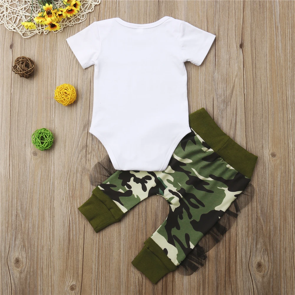 Комплект детской одежды для детей 0-24 месяцев, белый буквенный принт, боди с короткими рукавами, милые камуфляжные штаны для мальчиков, комплект одежды для новорожденных