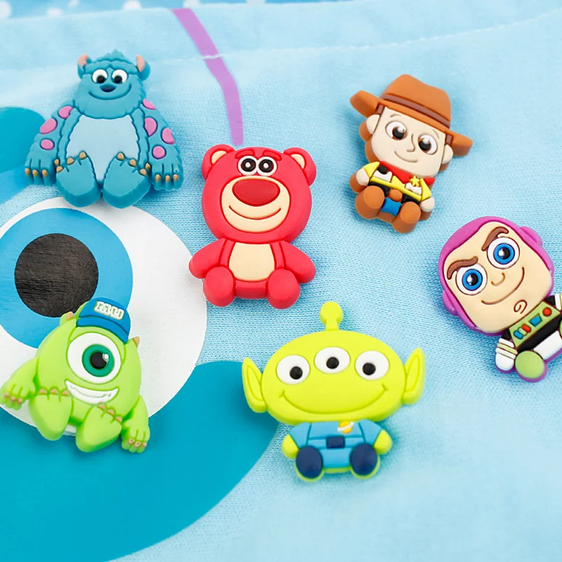

6pcs/set lovely Monsters Buzz Cartoon Badges Pin on Cloth/Bags Accessory Buttons Brooches Kid Gift Party Favors