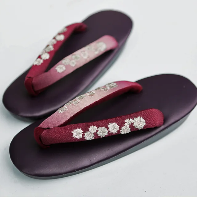 Charming 2017 Summer Women Sandals Japanese Clogs Geta Wooden Slippers Cosplay Women Bench Geta 