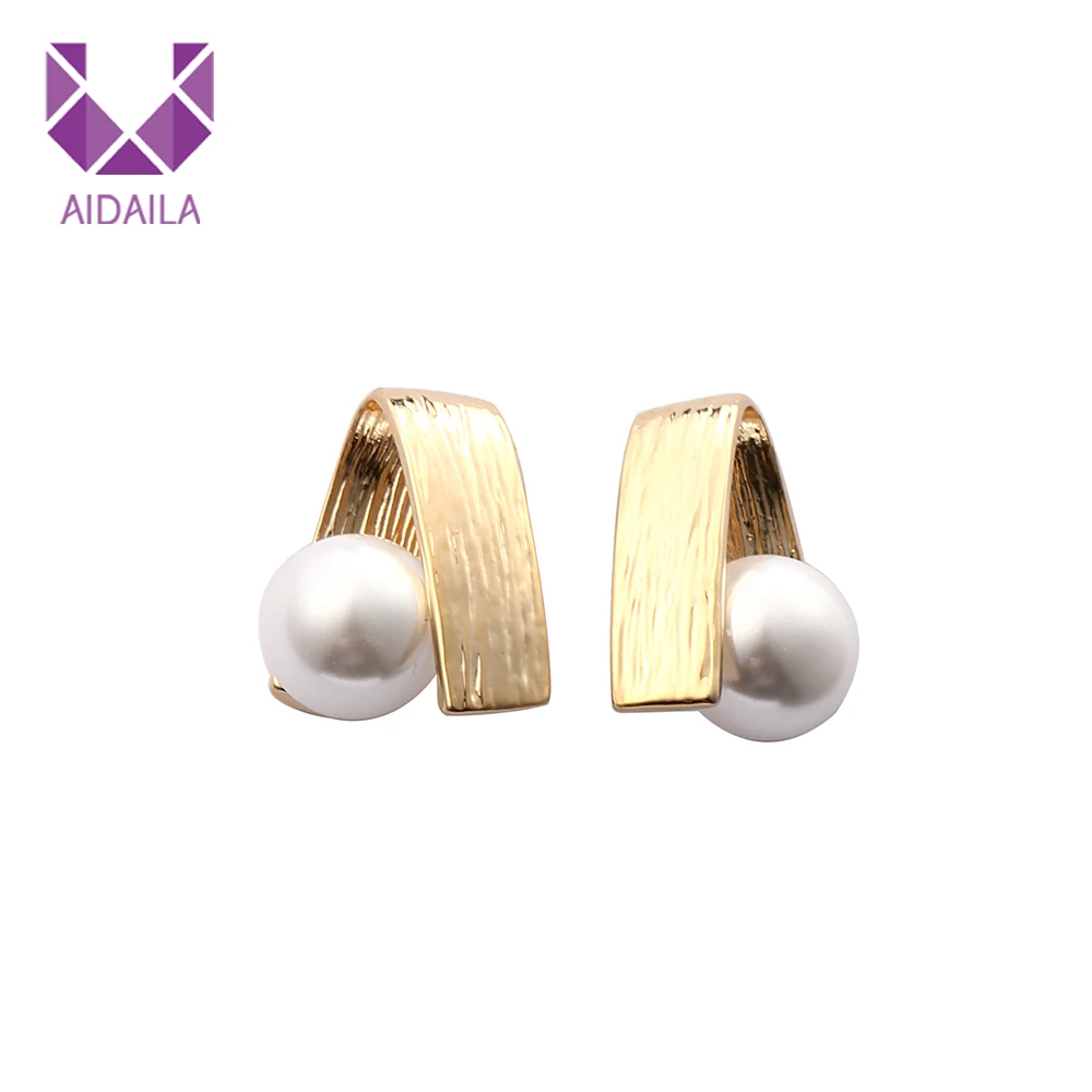 

Women Stud Earrings for Ladies with Simulated-pearl Personality Style Copper Alloy 2018 New