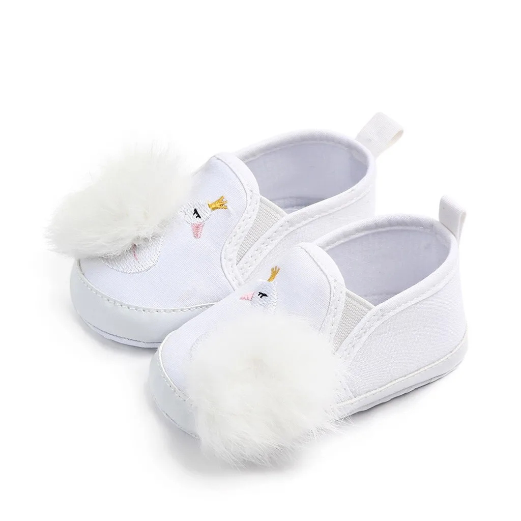 Нескользящая обувь для новорожденных девочек с лебедем и помпоном, обувь для малышей с мягкой подошвой, зимние ботинки для малышей с мягкой подошвой - Цвет: White