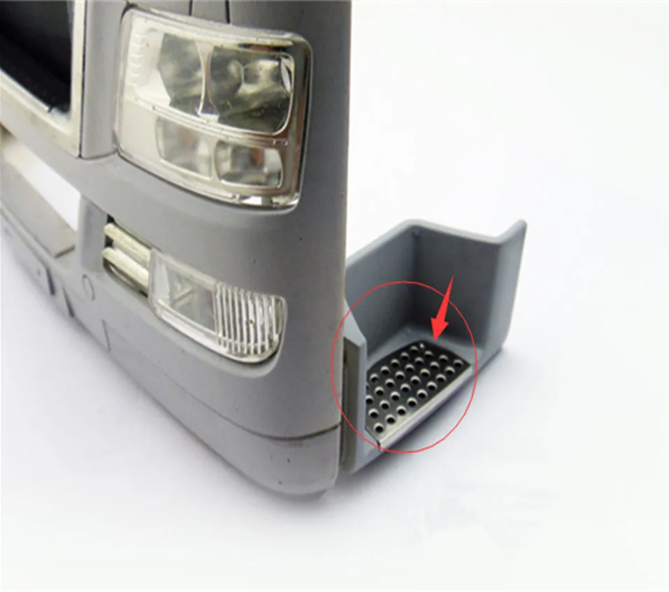 

A pair tamiya actros truck cab metal pedal for 1/14th scale rc trailer MAN tgx tgs 56325/56329 tractor truck