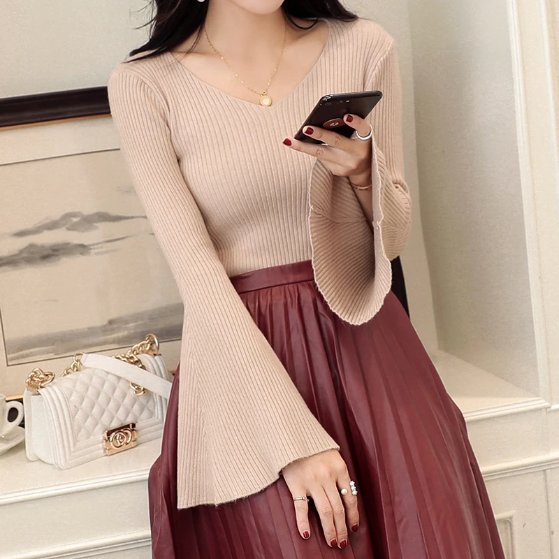 Goedkoop 2018 Fashion Vrouwen Herfst Winter Gebreide Truien Sexy V hals Flare Mouwen Solid Slim Knitwear Truien Sueter Mujer