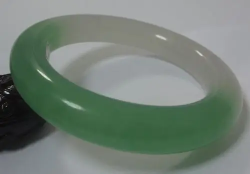 

1210 VINTAGE BEAUTIFUL CHINA EMERALD GREEN WHITE GEM JADE BANGLE BRACELET