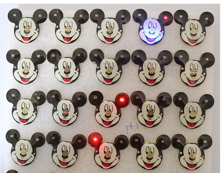 Lot 50 pcs Popular cartoon mickey head Flashing LED Light Up Badge/Brooch Pins Party Favors Valentine's day Christmas gifts | Украшения