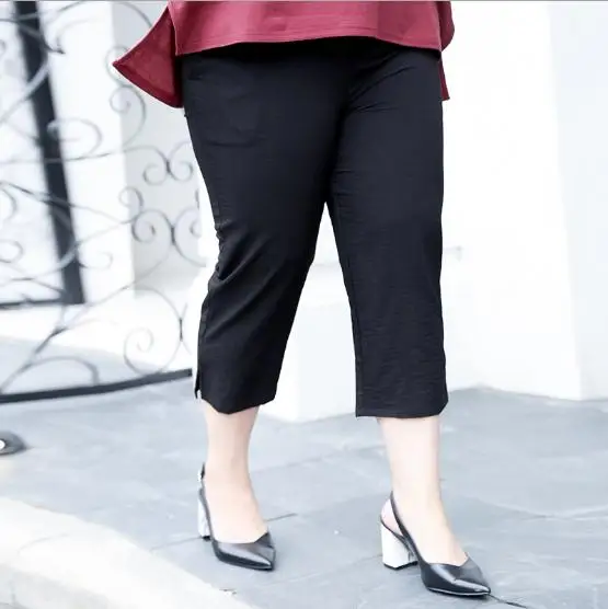 Летние укороченные брюки размера плюс для женщин, повседневные свободные черные брюки с эластичной резинкой на талии, женские Капри больших размеров 3XL 4XL 5XL 6XL 7XL - Цвет: Black