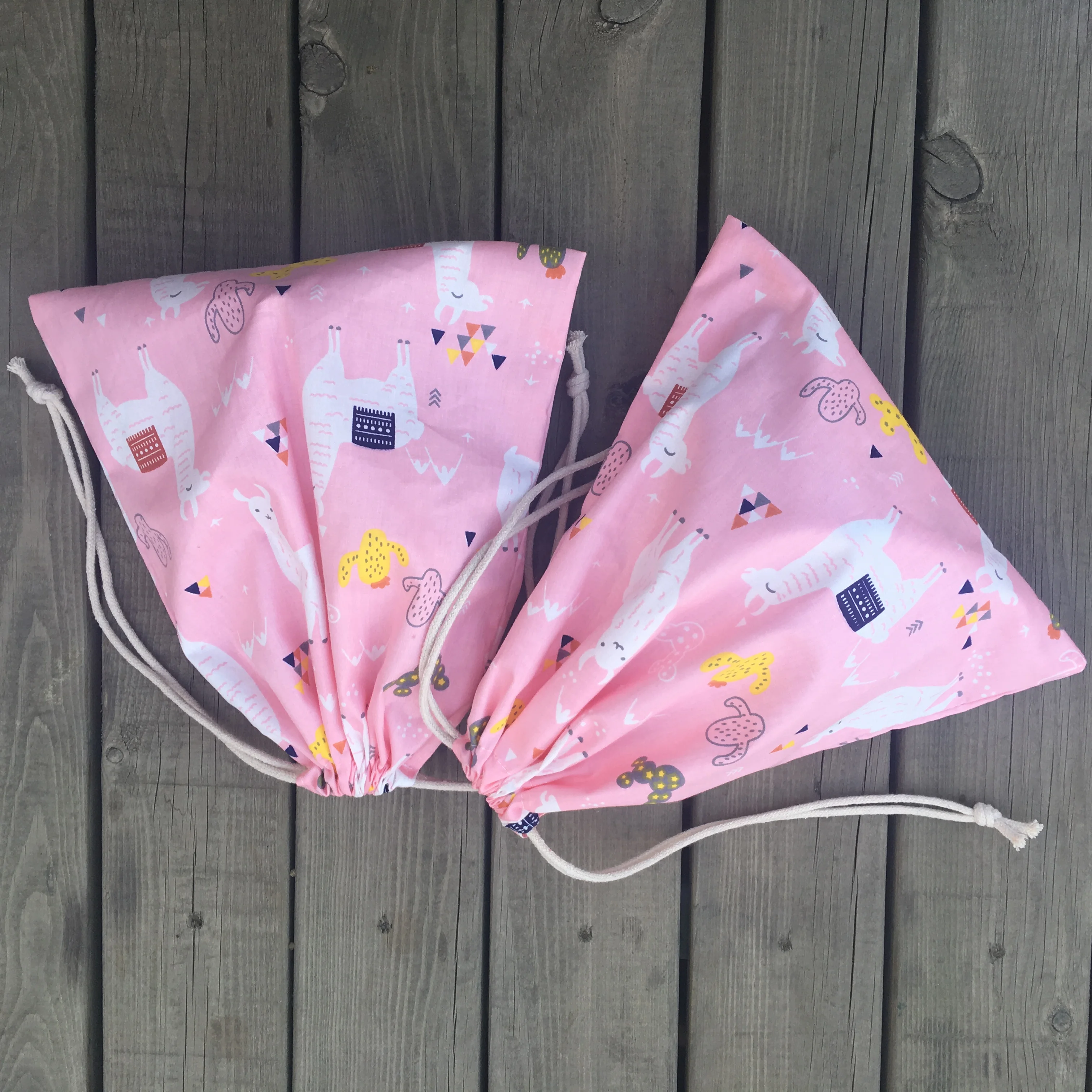 Многоцелевой мешок из хлопка с саржевым шнурком вечерние подарочные сумки кактус животные Альпака розовая основа YL75