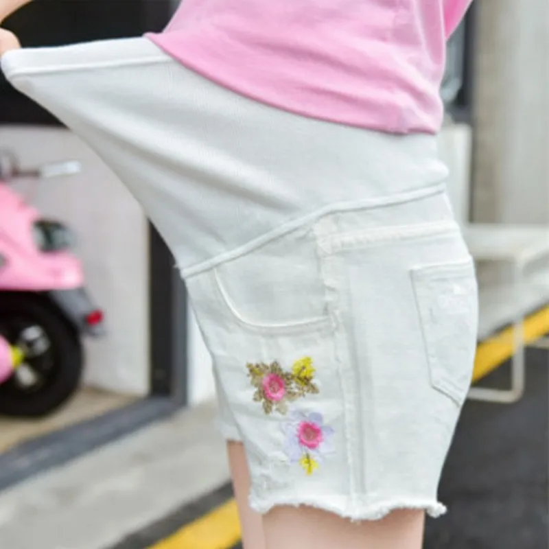PLAMTEE Одежда для беременных Короткие вышитые цветы летние джинсы с эластичной резинкой на талии для беременных модные брюки для живота - Цвет: Белый
