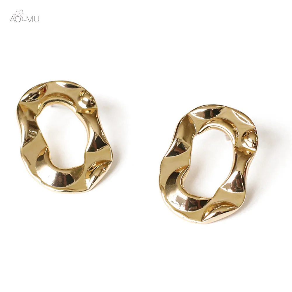 

AOMU New Arrival Fashion Irregular Geometric Metal Gold Curved Oval Stud Earrings for Women Gifts Party Wedding Jewelry
