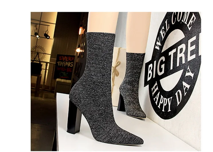 

2018 new Autumn and winter fashion new simple thick with high-heeled pointed sexy nightclub slimming booties