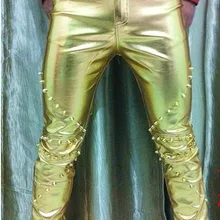 Новые мужские брендовые модные блестящие серебристые кожаные брюки больших размеров с заклепками, мужские сексуальные кожаные брюки