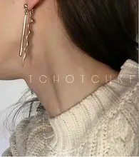 Geo Sweety Stunning Twisted Waved Swing stud Earrings Gold Party Gown top Brincos runway Korean Japan Style boucle d'ore random geo print top