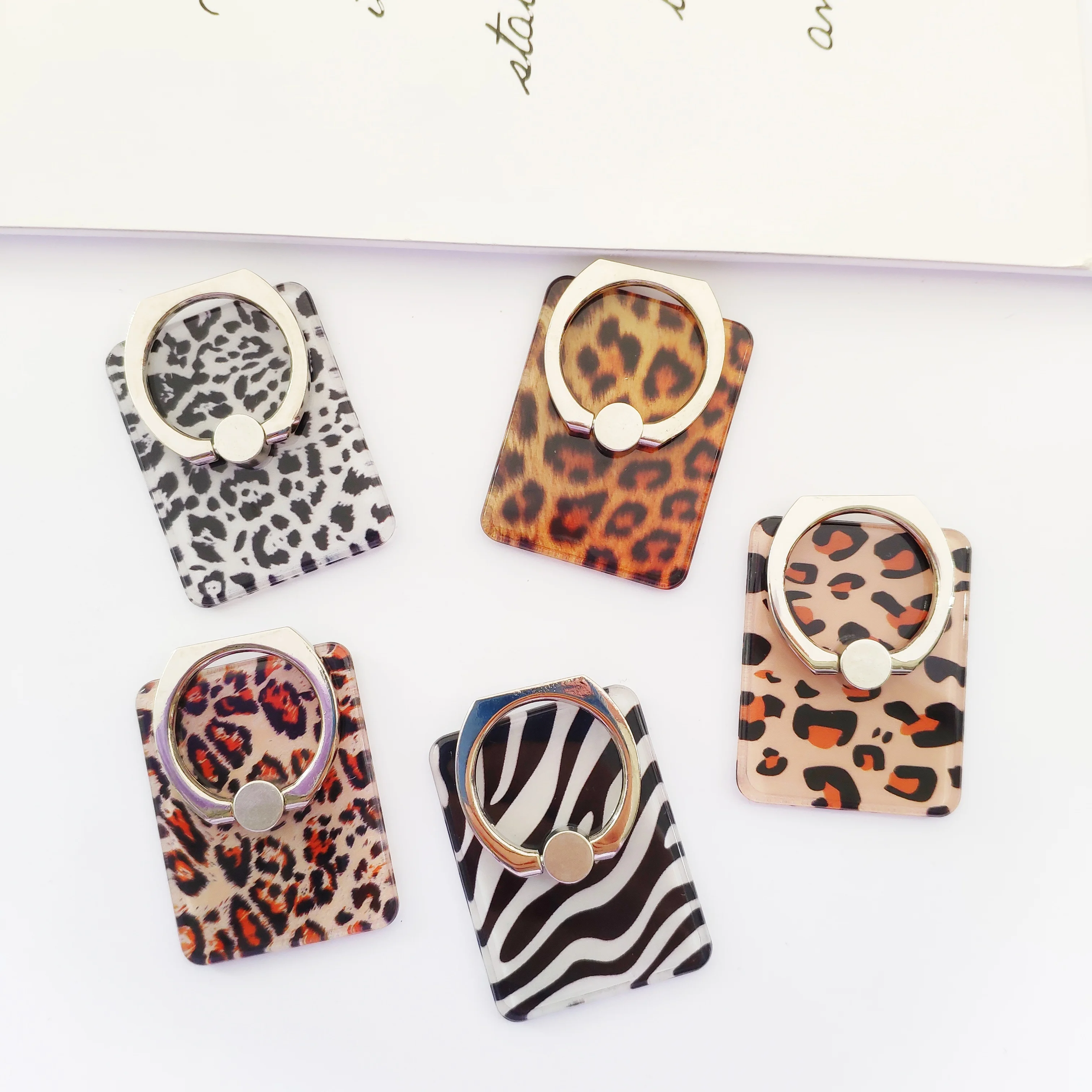 

Bling Crystal Leopard Finger Ring Holder 360 Rotate Mobile Phone Finger Stand Sent For iPhone XS Max For Samsung