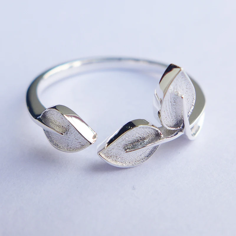 

Wellmade Solid 925Sterling Silver leaves ring