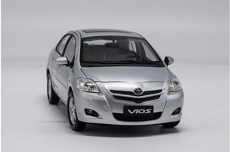 1:18 Toyota Vios 2008 литая под давлением модель автомобиля игрушка дверь может быть открывается для детей подарки на день рождения Коллекция игрушек