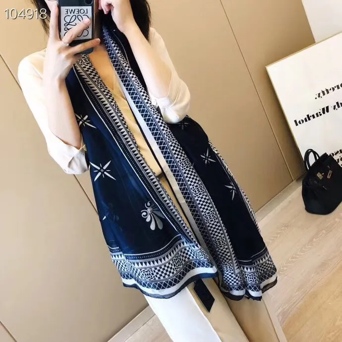 

Star Female Shawl Scarf with the Same Silk Scarf in Autumn and Winter 68041