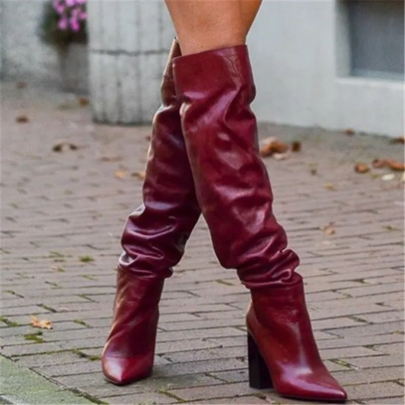 Модные красные ботфорты выше колена на массивном каблуке с острым носком на высоком квадратном каблуке; обувь для вечеринок; женские модельные высокие сапоги до бедра