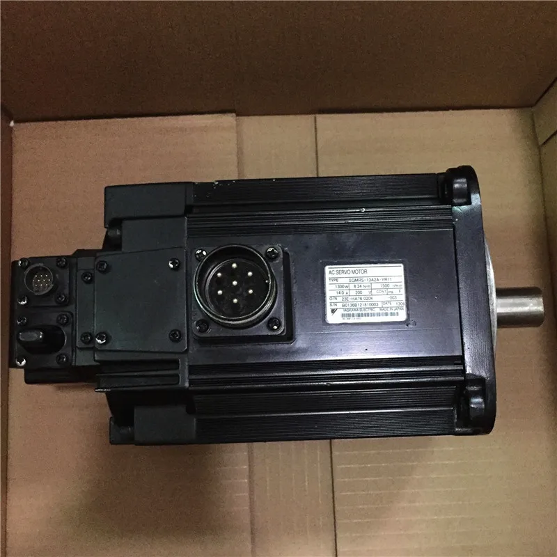 

AC Servo Motor SGMRS-13A2A-YR11 Used & Tested Working