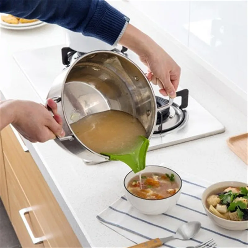 

MutiFunction Silicone Slip On Pour Spout Clip Pans Bowls Cooking Pouring Batter Sauces Dressings Clip Kitchen Tools