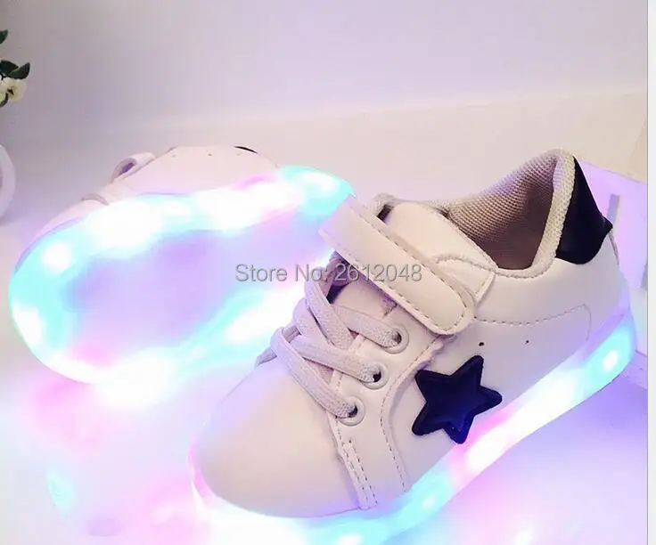 Новые детские светящиеся спортивные кроссовки со светодиодной подсветкой для мальчиков и девочек, люминесцентный светящийся кожзаменитель, дышащие кроссовки на плоской подошве, размер 21-30