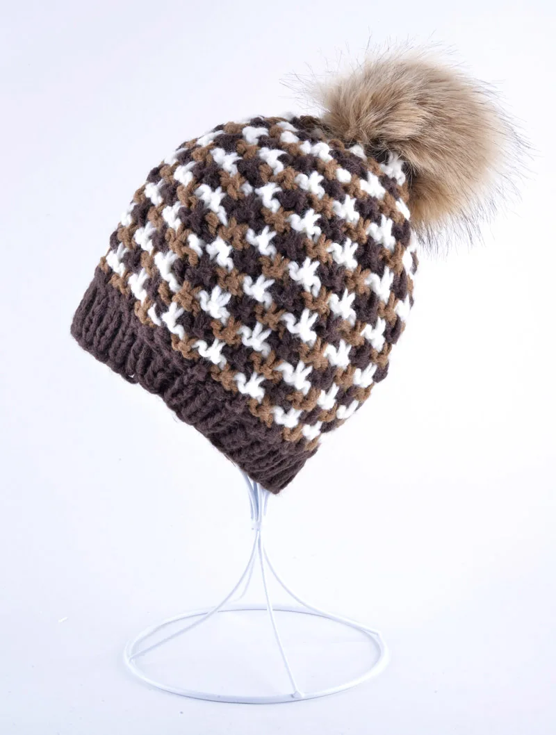 Мода г. зимние шапки для женщин трикотажные теплые уха шапочки для девочек cap Большой hairball touca gorros капот сноуборд Шапки - Цвет: Коричневый