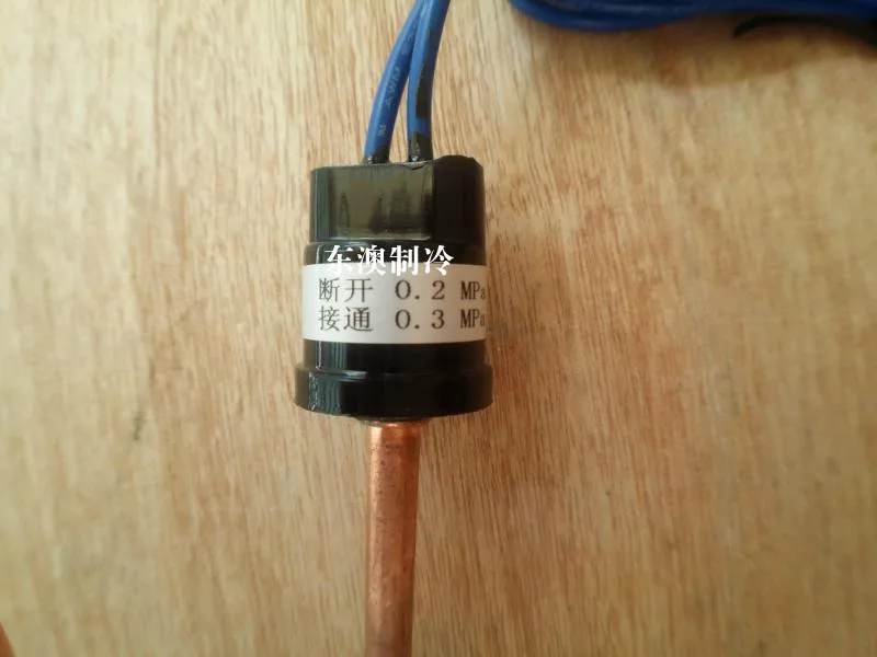 Air conditioning heat pump low pressure control switch differential
