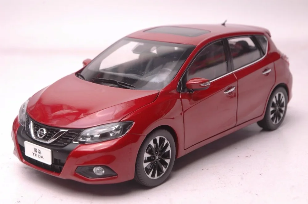 1:18 литая под давлением модель для Nissan Tiida Versa Красный хэтчбек игрушечный автомобиль миниатюрная коллекция подарок Pulsar