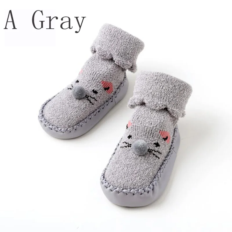 Новые детские носки-тапочки коралловые бархатные осенне-зимние утепленные носки с манжетами, ранее обучение, детские носки - Цвет: A Gray