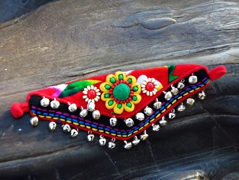 

Free delivery of the exquisite national wind cloth hand bracelet fashion stage fashion