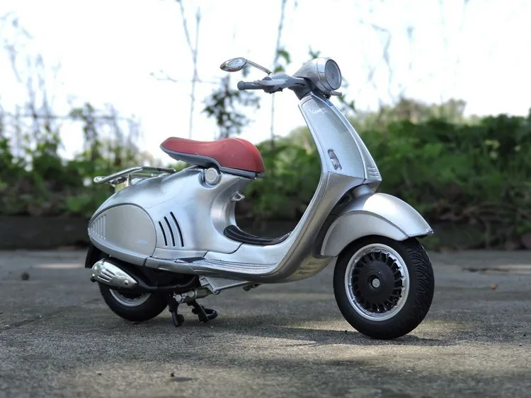 Художественный Ретро стиль 1/12 специальный литой металл VESPA 946 мотоцикл Настольный дисплей Коллекция Модель - Цвет: B