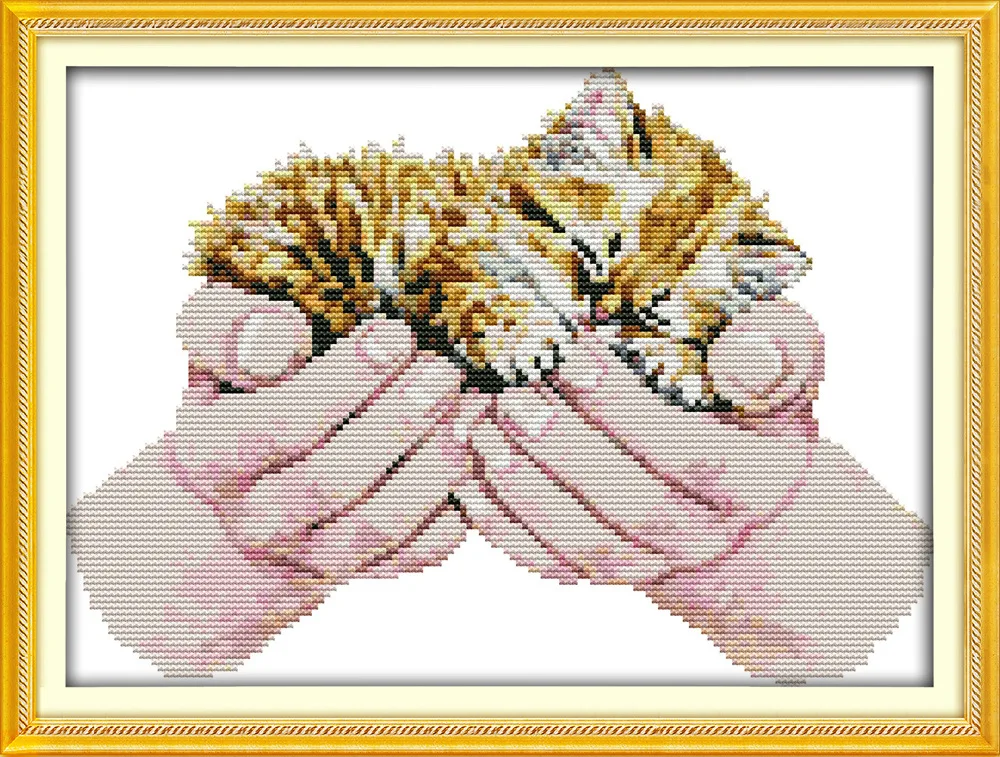 

Baby cat in the hands Canvas DMC Counted Cross Stitch Kits printed Cross-stitch set Embroidery Needlework