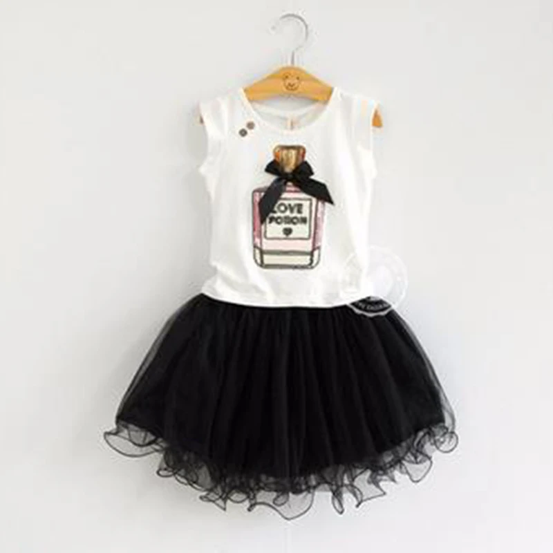 Летний комплект для девочек, хлопковая футболка с короткими рукавами и принтом флакона духов+ кружевная короткая юбка, комплект одежды для детей