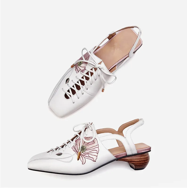 Женские белые кожаные туфли-лодочки с квадратным носком и вышивкой; 4 см; низкие женские каблуки; Повседневная обувь; гладиаторы на шнуровке; торжественное платье; свадебные туфли