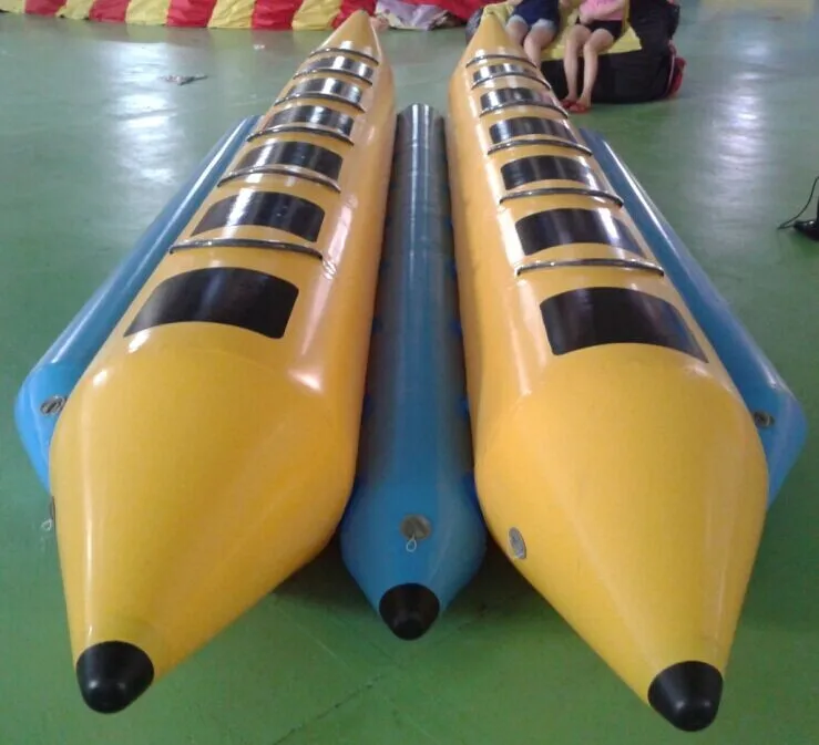 Надувная лодка банан для игры в воду